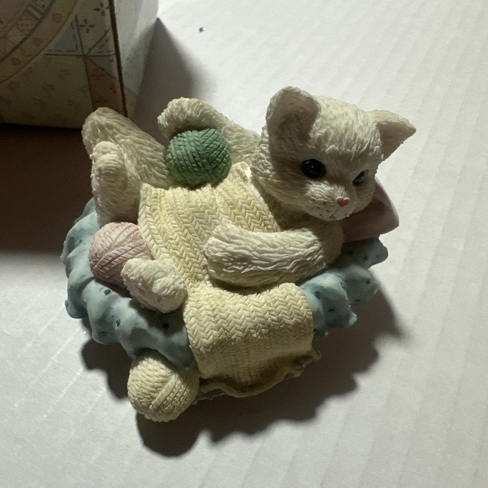 Calico Kittens Sweet Dreams 112461 Enesco Kitten Sleeping In‎ Basket Figurine
